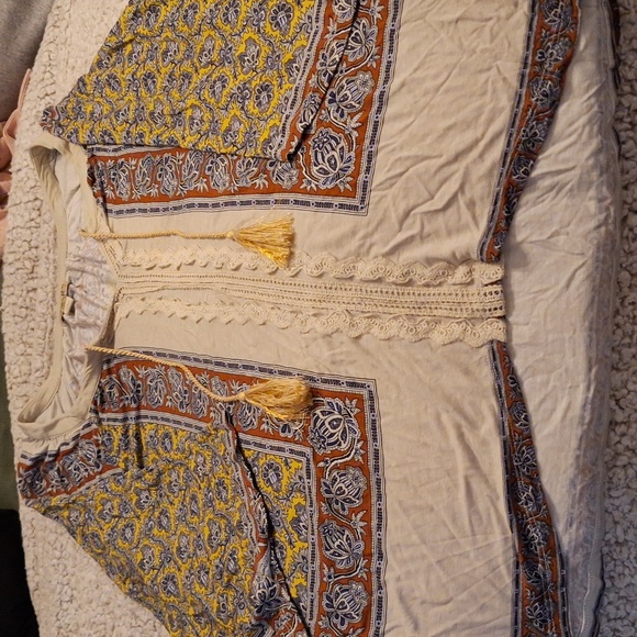 Flowy women's top - Picture 2 of 3